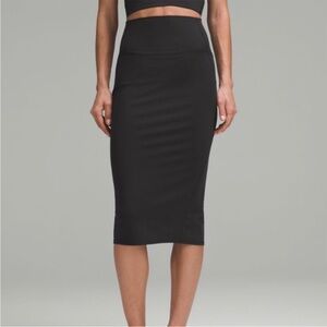 Lululemon Nulu Slim-Fit High-Rise Skirt, Black, Size 8